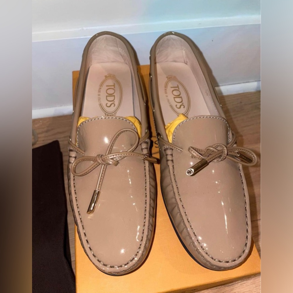 TOD’S women’s tan patent leather City Gommino loafers